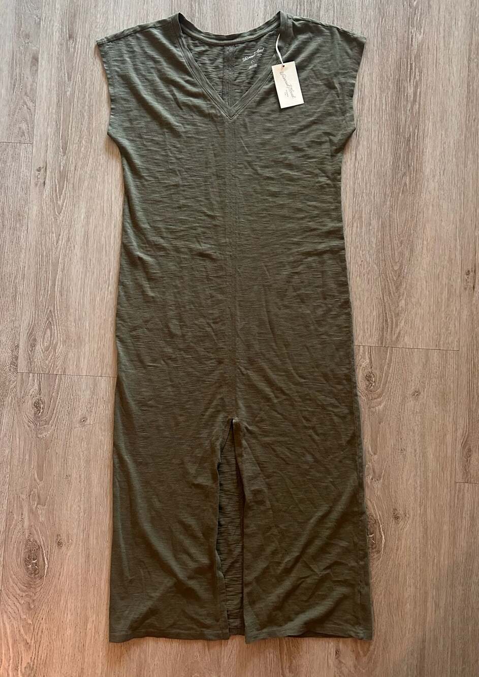 Universal Thread Women's Green Short Sleeve V-Neck Cotton Midi T-Shirt Dress NWT